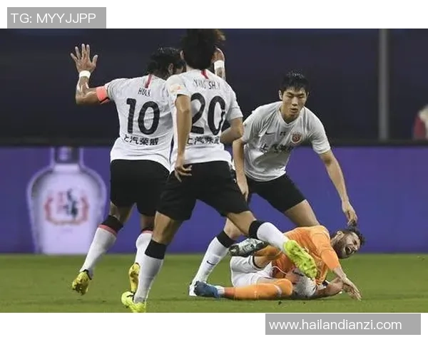 激情对决中超直播上海上港迎战武汉卓尔展现足球魅力与团队精神