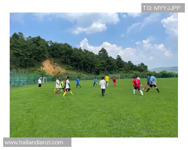 瞎子足球怎样踢?足球内置响铃、听声辨位!网友:打败漆黑后他们盘带超自若 瞎子足球怎样踢?足球内置响铃、听声辨位!网友:打败漆黑后他们盘带超自若